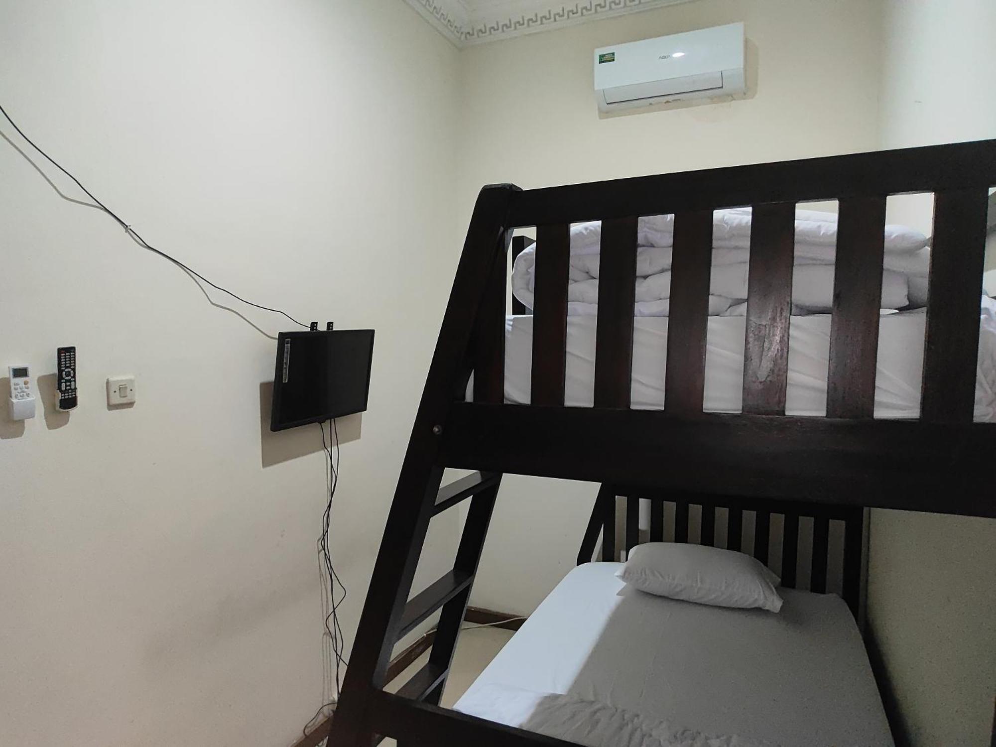 Tirto 27 Homestay Yogyakarta Exteriör bild