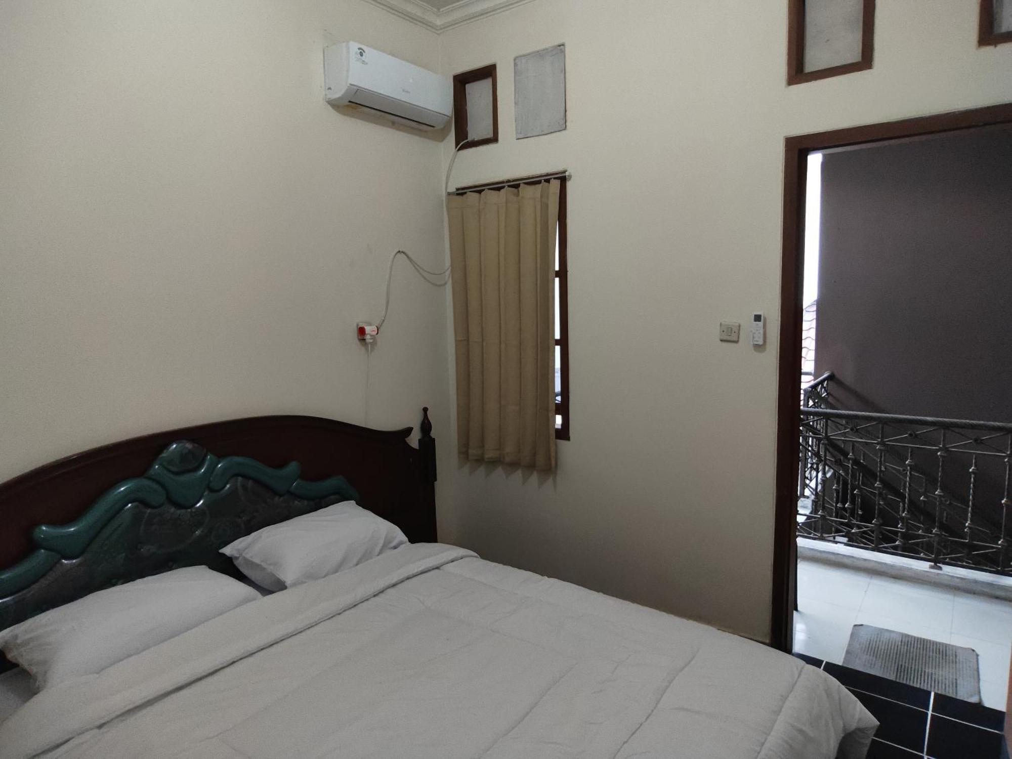 Tirto 27 Homestay Yogyakarta Rum bild