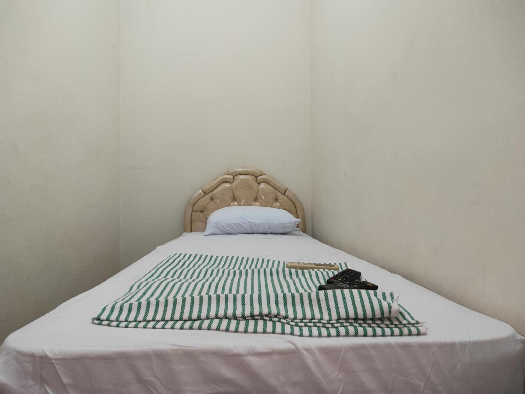Tirto 27 Homestay Yogyakarta Exteriör bild