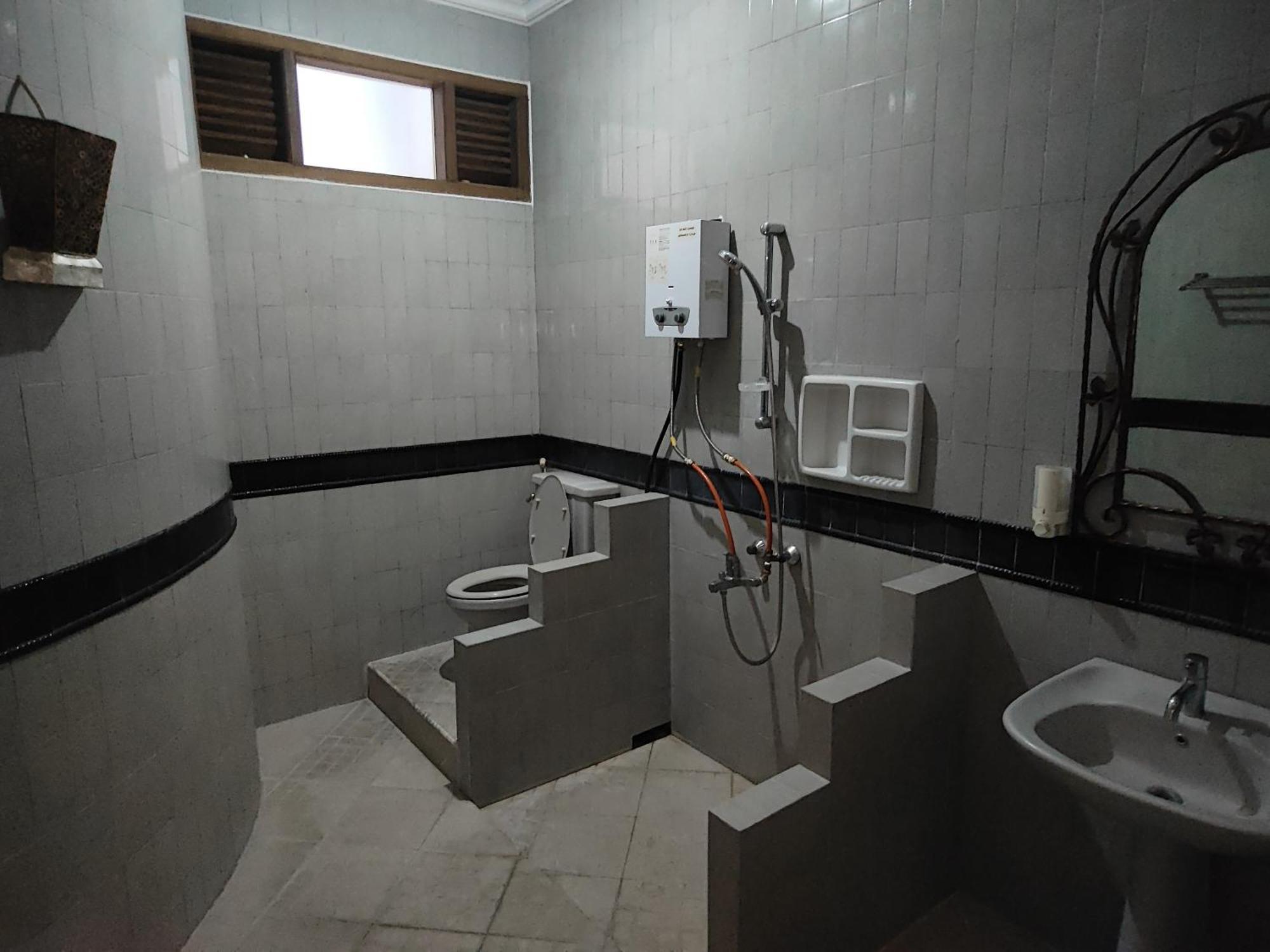 Tirto 27 Homestay Yogyakarta Exteriör bild